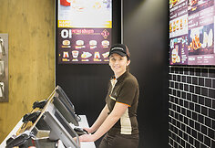 Antrą de&scaron;imtį Lietuvoje veikiantis "McDonald's" džiaugiasi kasmet augančiu pelnu ir žada naujų restoranų atidarymus