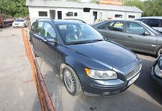 Pareigūno automobilis po avarijos