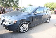 Pareigūno automobilis po avarijos