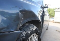 Pareigūno automobilis po avarijos