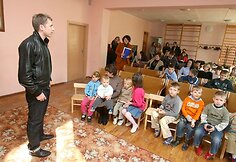 Grupės &bdquo;SEL&ldquo; lyderis Egidijus Dragūnas bendravo su Vaikų globos namų auklėtiniais