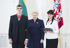 Prezidentė apdovanojo Parolimpiadoje medalius i&scaron;kovojusius Lietuvos sportininkus ir jų trenerius