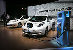 \"Nissan\" naujovės Paryžiaus automobilių parodoje