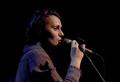 Aistė Smilgevičiūtė ir grupė „Skylė“ gerbėjams pristatė albumą „Broliai“.