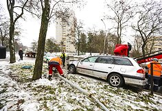 Vilniuje vertėsi &bdquo;Toyota Avensis&ldquo;, nukentėjo vairuotojas