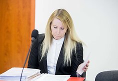 Teismo posėdis, kuriame dantų implantų gamintoja UAB &bdquo;Trate&ldquo; reikalauja, kad Seimo narė Agnė Bilotaitė paneigtų vie&scaron;ai i&scaron;sakytus teiginius apie bendrovę.