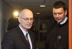 Teismas ketvirtadienį bandė atversti skandalingą policininkų ir &bdquo;Linavos&ldquo; darbuotojų bylą.