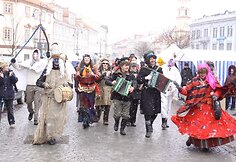 Kaziuką Vilniaus senamiestyje pakeitė Užgavėnių persirengėliai.