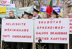 Prie Seimo &ndash; protestas dėl mi&scaron;kų reformos