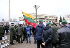 Prie Seimo &ndash; protestas dėl mi&scaron;kų reformos