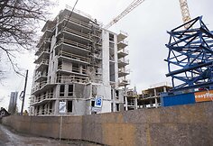 &bdquo;Korių&ldquo; statytojai aptvėrė statybvietę valstybinės žemės sąskaita