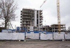 &bdquo;Korių&ldquo; statytojai aptvėrė statybvietę valstybinės žemės sąskaita