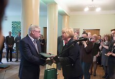 Lietuvos edukologijos universitete akademikai kelia taurelę už profesoriaus jubiliejų