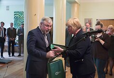 Lietuvos edukologijos universitete akademikai kelia taurelę už profesoriaus jubiliejų