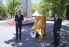 Remigijus &Scaron;ima&scaron;ius atidengė paminklą, skirtą Vyriausybės neveiklumui mažinant mokesčių na&scaron;tą Lietuvoje