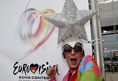 Palaikyti savo favoritų gerbėjai atėjo ry&scaron;kiai pasipuo&scaron;ę.