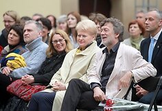 Renginį stebėjo prezidentė Dalia Grybauskaitė, jai draugiją palaikė neseniai Rašytojų sąjungos pirmininku išrinktas Nacionalinės kultūros ir meno premijos laureatas Antanas A.Jonynas.