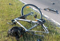 Du žmonės buvo sužaloti trečiadienio pavakare Vilniuje susidūrus motociklui ir dviratininkui.