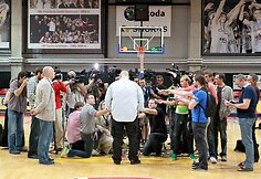 „Lietuvos rytas“ pristatė klubo naujokus - trenerį ir žaidėją.