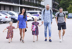 Deividas Gailius su žmona Jolita Gaile ir atžalomis, Mindaugas Girdžiūnas