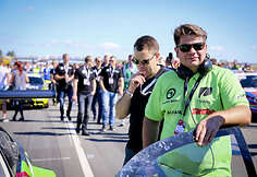 &bdquo;ENEOS 1006 km lenktynių&ldquo; dalyviai starto-fini&scaron;o tiesiojoje