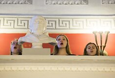 VU Senato ceremonijoje suteiktas garbės daktaro vardas profesoriui Tomui Venclovai