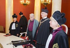 VU Senato ceremonijoje suteiktas garbės daktaro vardas profesoriui Tomui Venclovai