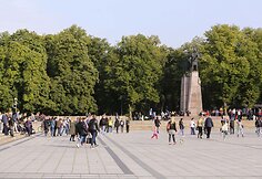 Rudenį sugrįžusi vasara pakvietė į skverus ir parkus