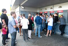 Nuo 8 val. ryto prie kasų &scaron;alia &bdquo;Siemens&ldquo; arenos lūkuriavo sirgaliai.