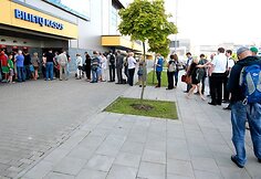 Nuo 8 val. ryto prie kasų &scaron;alia &bdquo;Siemens&ldquo; arenos lūkuriavo sirgaliai.