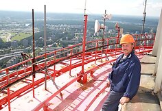 Į Vilniaus televizijos bokštą keliamas didžiulis, analogų pasaulyje neturintis simbolinis krepšinio krepšys.