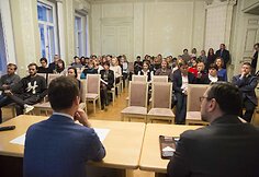 Nežinioje palikti pertvarkomos Kultūros ministerijos darbuotojai susitiko su vadovybe