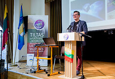 Vilniaus Jono Basanavičiaus progimnazijos ir Vilniaus Jono Basanavičiaus gimnazijos moksleiviai bandė susisiekti su TKS astronautais