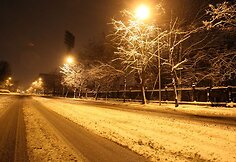 Gatvės naktį dar buvo nenuvalytos