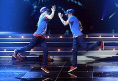 Popingo stiliaus &scaron;okį atlikę Edvinas Au&scaron;vicas ir In&lsquo;Beat