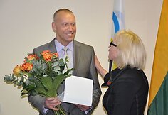 Jubilijatą sveikina olimpinė čempionė V.Vencienė
