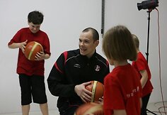 Krepšininkų fotosesija su vaikais