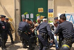 Prancūzijoje protestavo kalėjimų prižiūrėtojai.