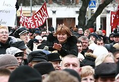 Neoficialiais duomenimis, į protesto akciją susirinko apie 4 tūkstančius žmonių.