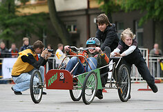 Vienas iš šventės renginių – Kauno „Rotaract“ klubo BOX-CAR varžybų paradas.