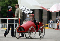 Vienas iš šventės renginių – Kauno „Rotaract“ klubo BOX-CAR varžybų paradas.