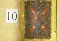 Iš viso slėptuvėse surastos 22, kaip įtariama, senovinės, didelę kultūrinę ir materialinę vertę turinčios ikonos.