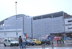 Nuo pavojingos vietos per dešimt metrų stovėjo smalsuolių šeimos.