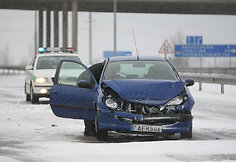 Slidinėjantis transportas ir avarijos padariniai Minsko plente