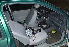 Po gaudynių apgadintas automobilis