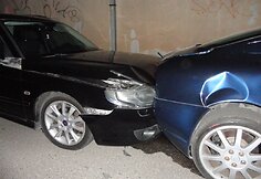 Pajudėjęs &bdquo;Maserati&ldquo; trenkėsi į SAAB