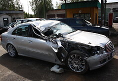 Automobilis „Mercedes-Benz“ po avarijos