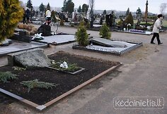 Vandalai i&scaron;vartė antkapius