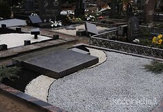 Vandalai i&scaron;vartė antkapius