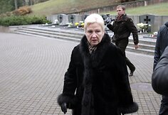 Seimo pirmininkė Irena Degutienė lankosi kapinėse